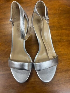 Mujer Nuevo Sin Etiquetas "Naturalizador" Tacones Bloque Sandalia Plateados. Talla 8,5 Med. - Imagen 1 de 2