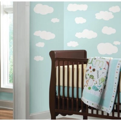 Calcomanías adhesivas de pared para dormitorio infantil con nubes blancas RMK1562SCS Foto 1 de 4