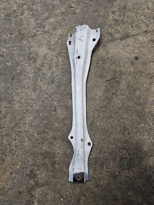 02-06 Soporte central radiador inferior Acura rsx Foto 1 de 4