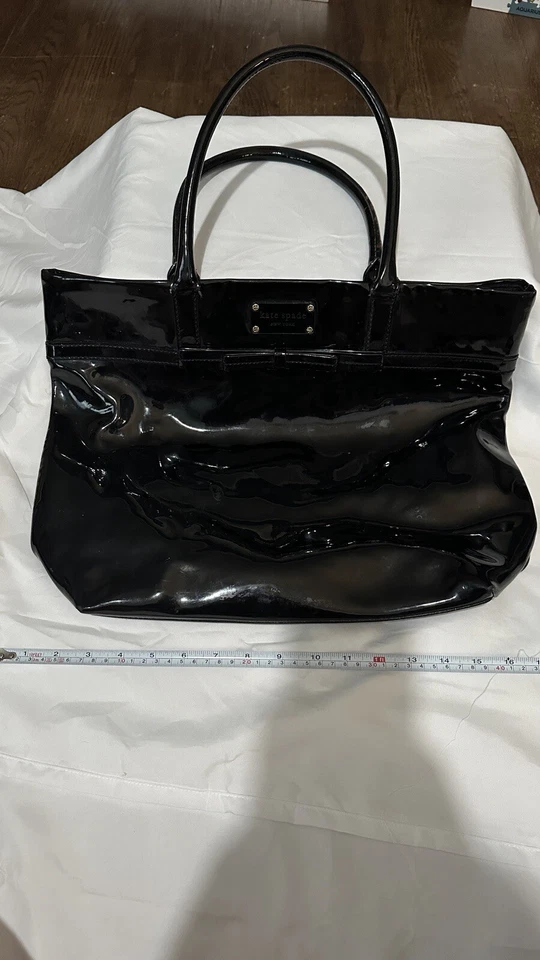 Bolso de hombro Kate Spade New York grande de charol negro para mujer Foto 1 de 4