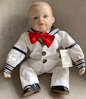 Новая винтажная фарфоровая кукла Ashton Drake Baby Sailor «Matthew» от Yolanda Bello с ценником - Изображение 1 из 4