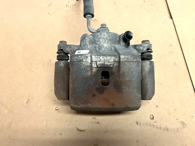 06-10 PINZA DE FRENO DELANTERA DERECHA SATURN SKY-PONTIAC SOLSTICE, OEM LOTE3541 Foto 1 de 4