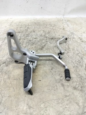 REPOSAPIÉS DELANTERO IZQUIERDO COMPLETO BMW R1150R 2003 (e53691) Foto 1 de 4