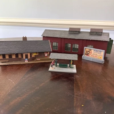 Pola Quick HO Train Station Depot West Germany Model Railroad LOT 4 - Image 1 of 4