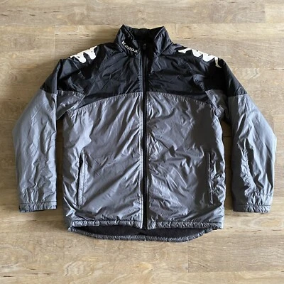 Chaqueta acolchada Kappa vintage para hombre pequeña negra gris abrigo de invierno cremallera completa logotipo Foto 1 de 4