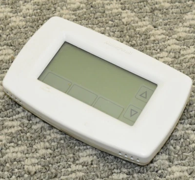 Honeywell RTH7600D 1006 - 7-Day Programmable Touch Screen Thermostat - WHITE - Image 1 of 4