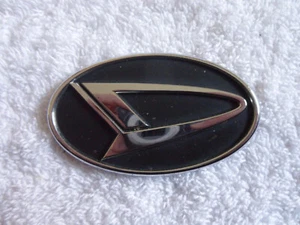 Daihatsu bonnet/ grille badge (used) - Picture 1 of 1