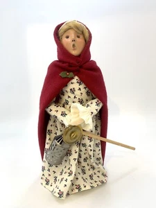 Byers Choice Carolers 2000 Williamsburg Red Cape Girl Woman with Lantern - Picture 1 of 8