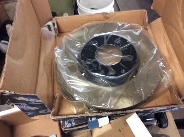 Rotor de freno de disco delantero estándar Mazda Millenia 2001-2002  Foto 1 de 1