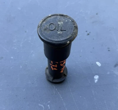 Extensión de cuello de llenado de aceite de motor Cadillac Fleetwood Brougham 93-96 Foto 1 de 2