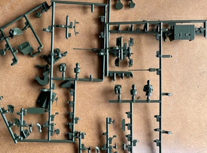 Italeri 1/56 (28mm) Ersatzteile & Panzerbesatzung x 4, 3 x französisch & 1 x deutsch - Bild 1 von 5