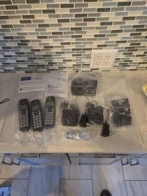 Teléfono inalámbrico Panasonic KX-TG833SK Bluetooth Link2Cell con asistencia de voz SIN caja Foto 1 de 4