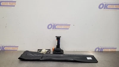 06 KIT COMPLETO DE GATO Y HERRAMIENTAS FORD F350 SUPER DUTY Foto 1 de 4