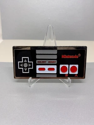 Nintendo Belt Buckle Official NES Controller Metal 2007 4.5"x2" Pre-owned — 第 1/2 张图片