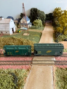HO Lot of 2 C&NW Covered Hoppers Green/Employee Owned. Custom Finished. MW/KD. - Picture 1 of 7