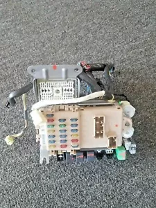 2000-2002 Subaru Legacy Outback 2.5L Fuse Relay Box OEM - Picture 1 of 6