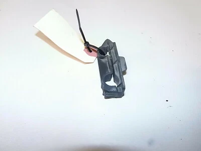 1995 GMC K1500 Truck 5.7L 4x4 AC Soporte de línea inferior de aire acondicionado Abrazadera Foto 1 de 4