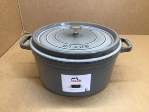 Cocotte Redonda Staub Hierro Fundido 9 Qt - Gris Grafito, Hecho en Francia - Imagen 1 de 7