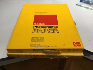 2 Papel fotográfico Kodak vintage 11 x 14 caducado cuarto oscuro Kodabromide / Estar - Imagen 1 de 3
