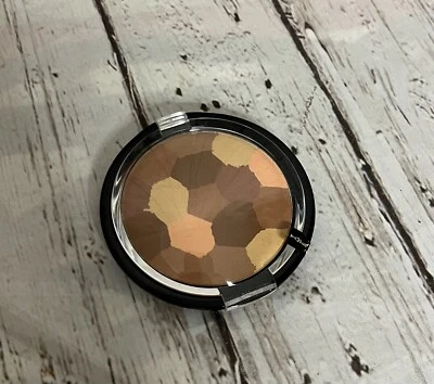 Signature Club A Touched By The Sun Bronzing Prisms Finishing Powder  - Image 1 of 2