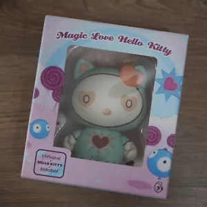 Figura de vinilo Kidrobot x Tara McPherson Magic Love Hello Kitty 2010 de 6" + bonificación - Imagen 1 de 7