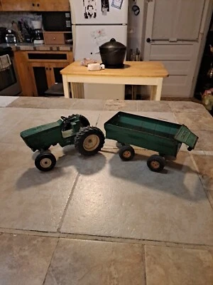 Vagón agrícola Ertl vintage con tractor Foto 1 de 4