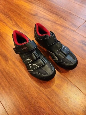 Zapatos de ciclismo de montaña Shimano SH-XC30L negros/rojos para hombre talla US 6,7 EUR 40 Foto 1 de 4