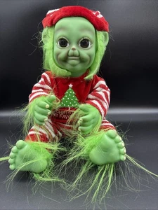 Baby Grinch Stola Weihnachten Reborn Puppe mit Pullover und Mütze gruselig lebensecht - Bild 1 von 7