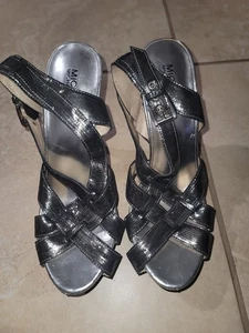 Sandalias Michael Kors de tacón alto plateadas punta abierta usadas talla EE. UU. (8) - Imagen 1 de 6