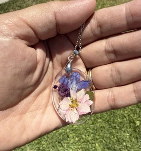 Collar colgante de resina hecho a mano con flores secas collar plateado de 18 pulgadas - Imagen 1 de 2