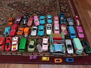 Huge lot of 31 Matchbox/hot wheels, some vtg. 4 Micro Mini Cars - Picture 1 of 5