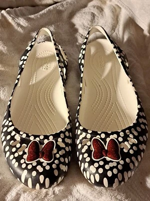 Crocs Disney 10 W para mujer Foto 1 de 4