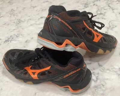 Zapatos de voleibol Mizuno Wave Lightning para mujer talla 7,5 RX2 negros y naranjas. Foto 1 de 4
