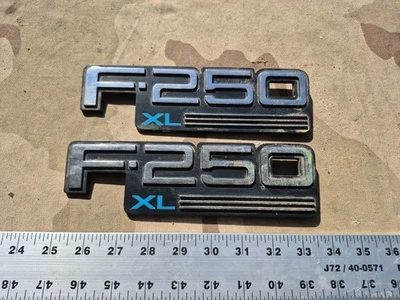 (2) Insignia emblema Ford F-250 XL 1992-1996 OEM F250 RH LH derecha izquierda  Foto 1 de 4