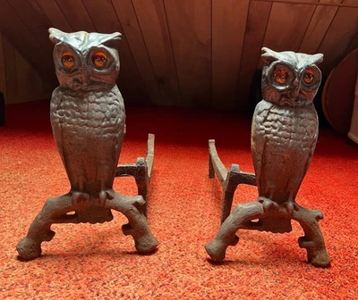 Antiga lareira de ferro fundido coruja andirons com olhos de vidro âmbar 13" de altura - Imagem 1 de 4