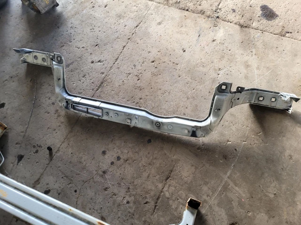 (ТОЛЬКО САМОВЫВОЗ) Верхняя внутренняя опора сердечника радиатора подходит для 15-23 EDGE 2032955 - Изображение 1 из 1