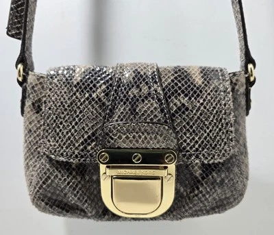 Michael Kors Charlton 斜挎包蛇皮皮革扣可调节肩带小号 — 第 1/4 张图片