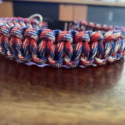 Collar para perro Paracord rojo blanco y azul pequeño 14 pulgadas Foto 1 de 3
