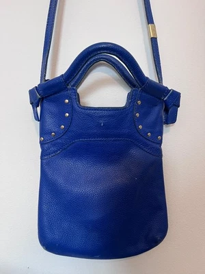 Bolso Bandolera Foley and Corinna Cuero Azul Cobalto Tachonado Foto 1 de 4