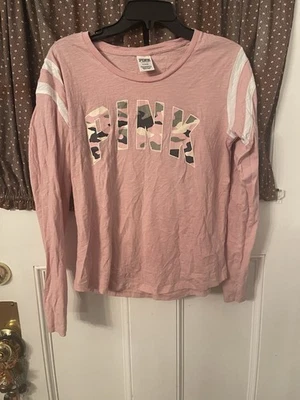 Camisa Victoria’s Secret Rosa Camuflaje, Pintura, Color, Rosa, Talla Mediana Foto 1 de 3