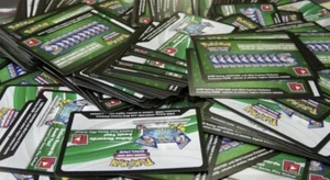 Prismatic Evolutions Poster Collection Code - Pokemon TCG EBay Messaged - Foto 1 di 1