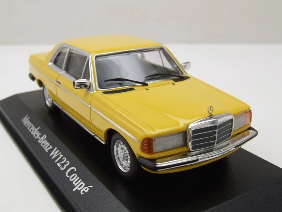 MINICHAMPS 940032222 1/43 Mercedes-Benz W123 230CE 1976 Giallo/Beige Vettura