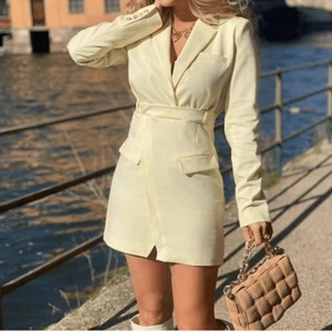 ZARA Blazer Minikleid buttergelb Blogger Favorit Größe S - Bild 1 von 14