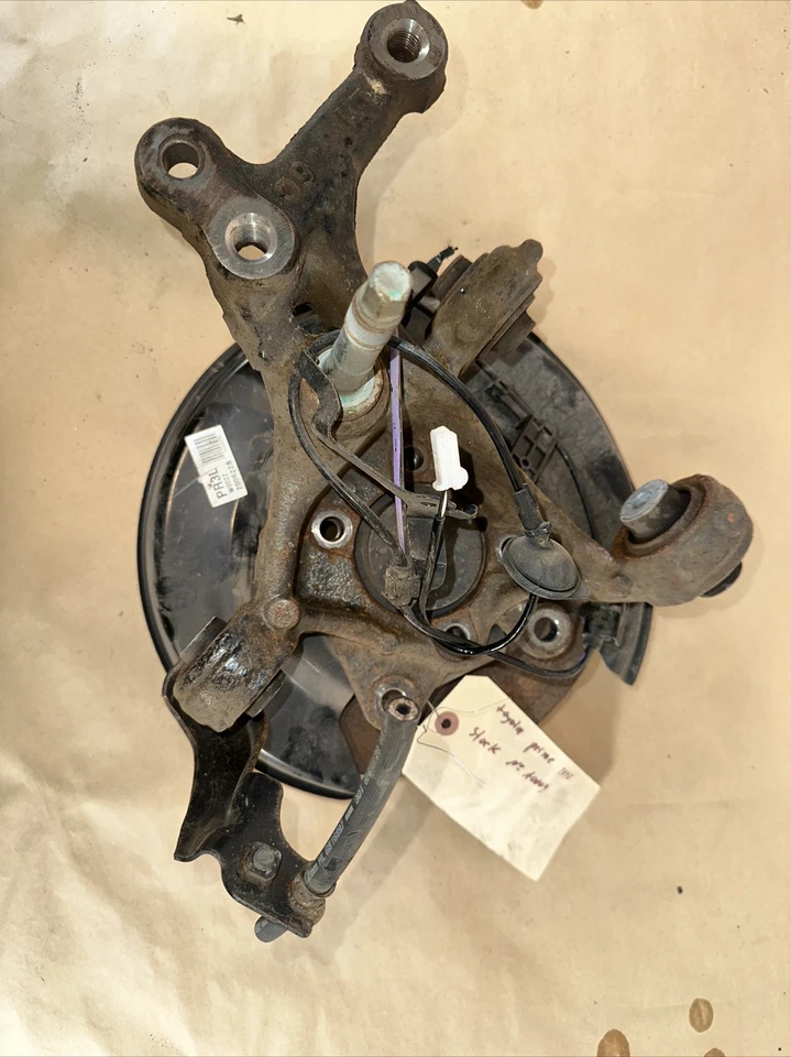 Toyota Prius 2016-22 lado del conductor rueda delantera izquierda buje y cojinete OEM Foto 1 de 4