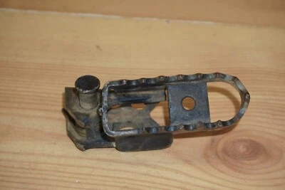 2000-2004 Yamaha TTR90 TTR 90 OEM Right Foot Stand Ped Rest 3LD-27421-00-00 - Image 1 of 4