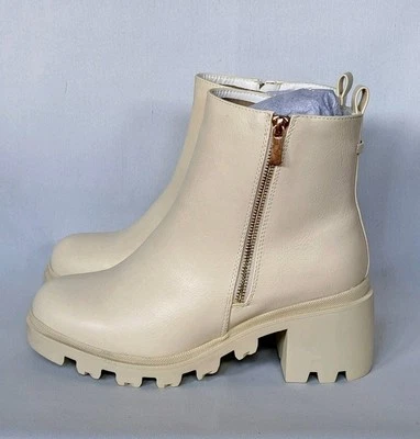 Shoedazzle Danilyn-E 骨霜人造皮革凸耳鞋底短靴 Y2K 拉链 全新带盒 8.5 — 第 1/4 张图片