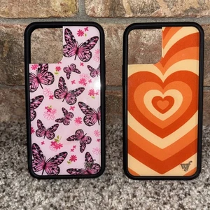 2 Stück Wildblumen iPhone 15 Handyhüllen Rosa Schmetterlinge Orange Herzen - Bild 1 von 13