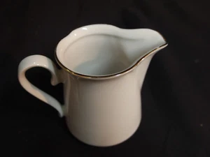 JLMENAU Graf von Henneberg Porzellan DDR Milchkännchen mit Gold  - Bild 1 von 8