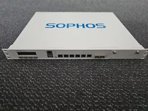 Sophos SG 210 rev.3 Firewall Appliance Rackmount - Picture 1 of 2