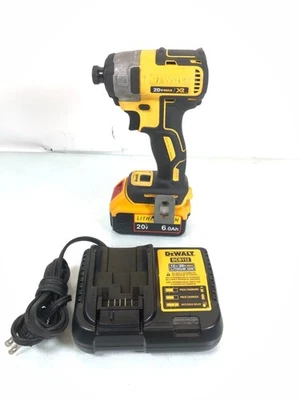 Pistola de taladro de impacto DeWalt DCF887 con cargador y batería Foto 1 de 4